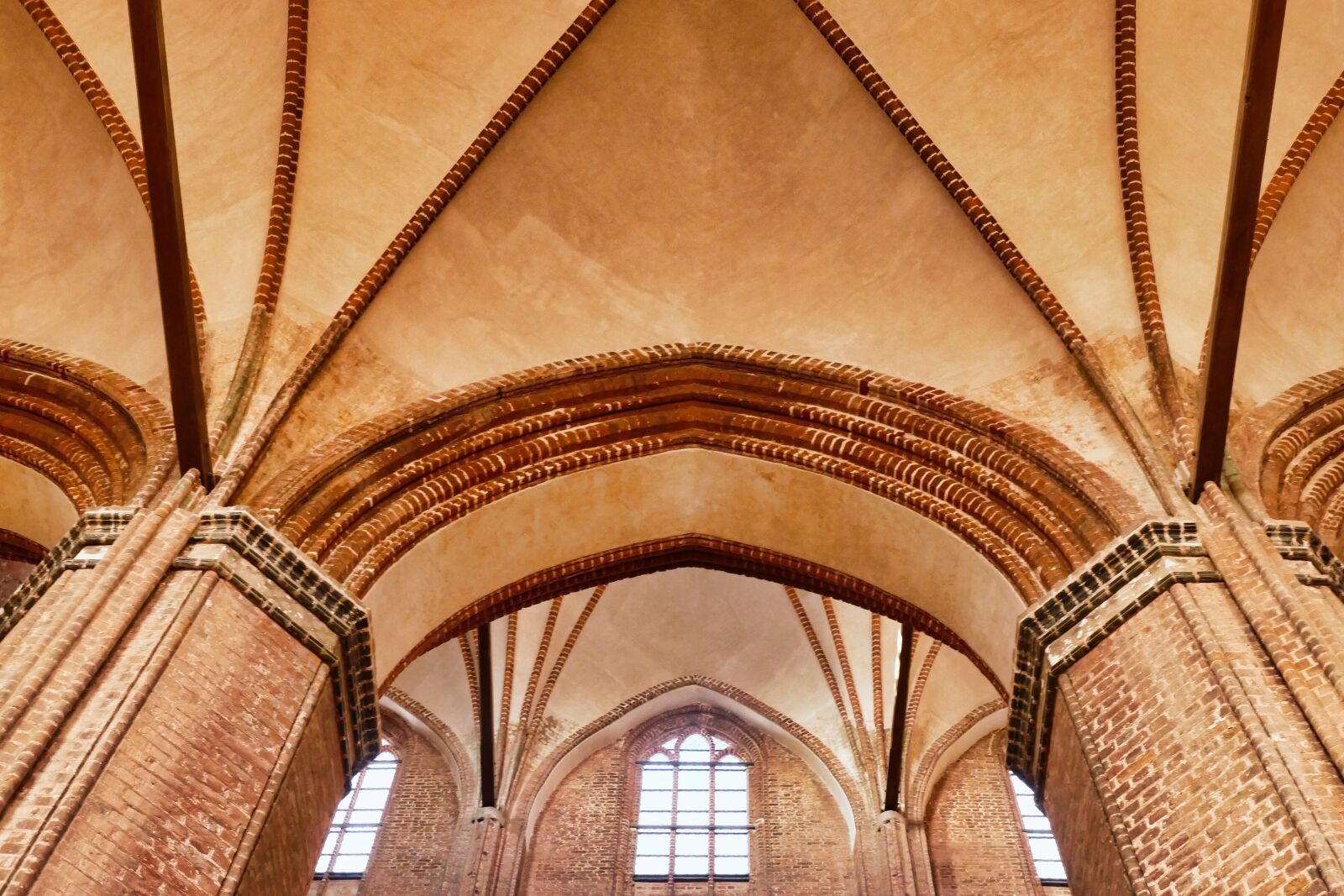 Panasonic Lumix DMC-FZ1000 sample photo. Gothic, architecture, church photography