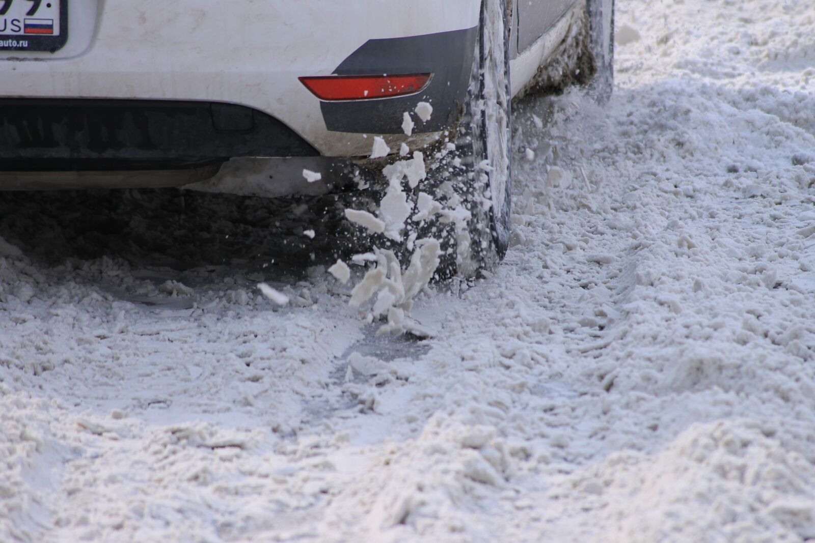 Canon EOS 1100D (EOS Rebel T3 / EOS Kiss X50) sample photo. Snow, car, wheel photography