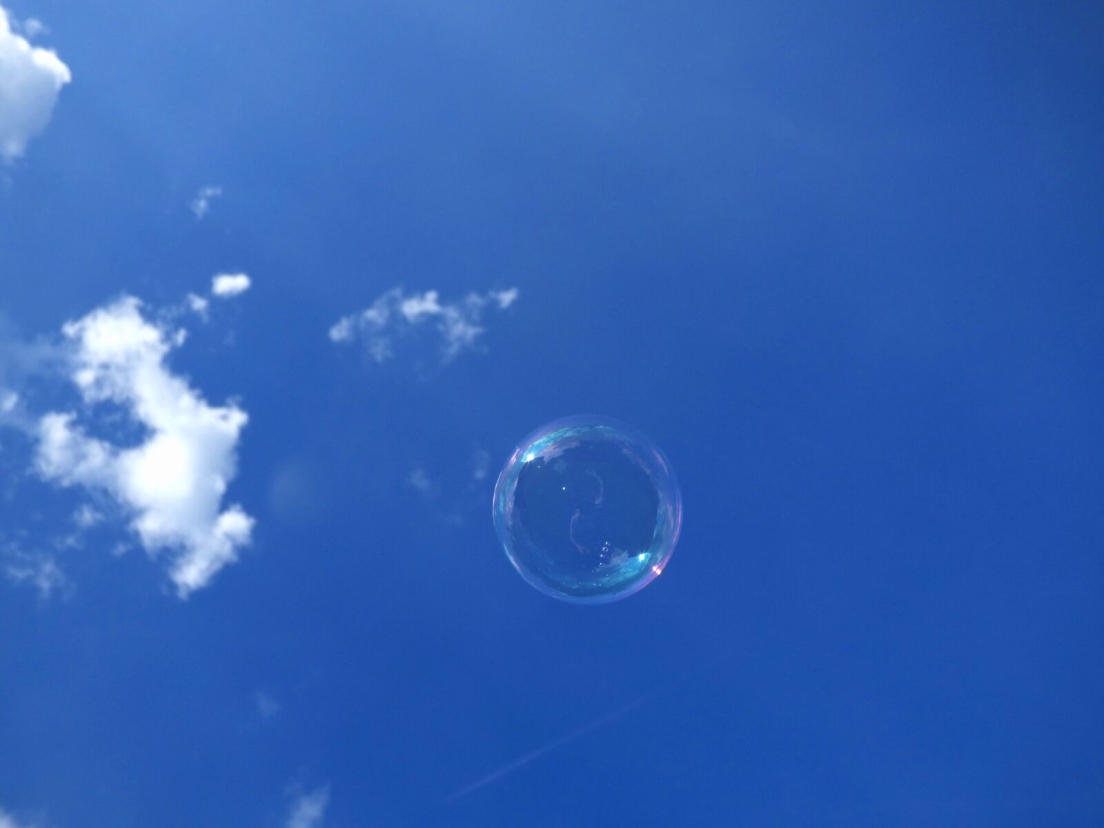 Panasonic DMC-FZ72 sample photo. Bubble, heaven, cloud photography
