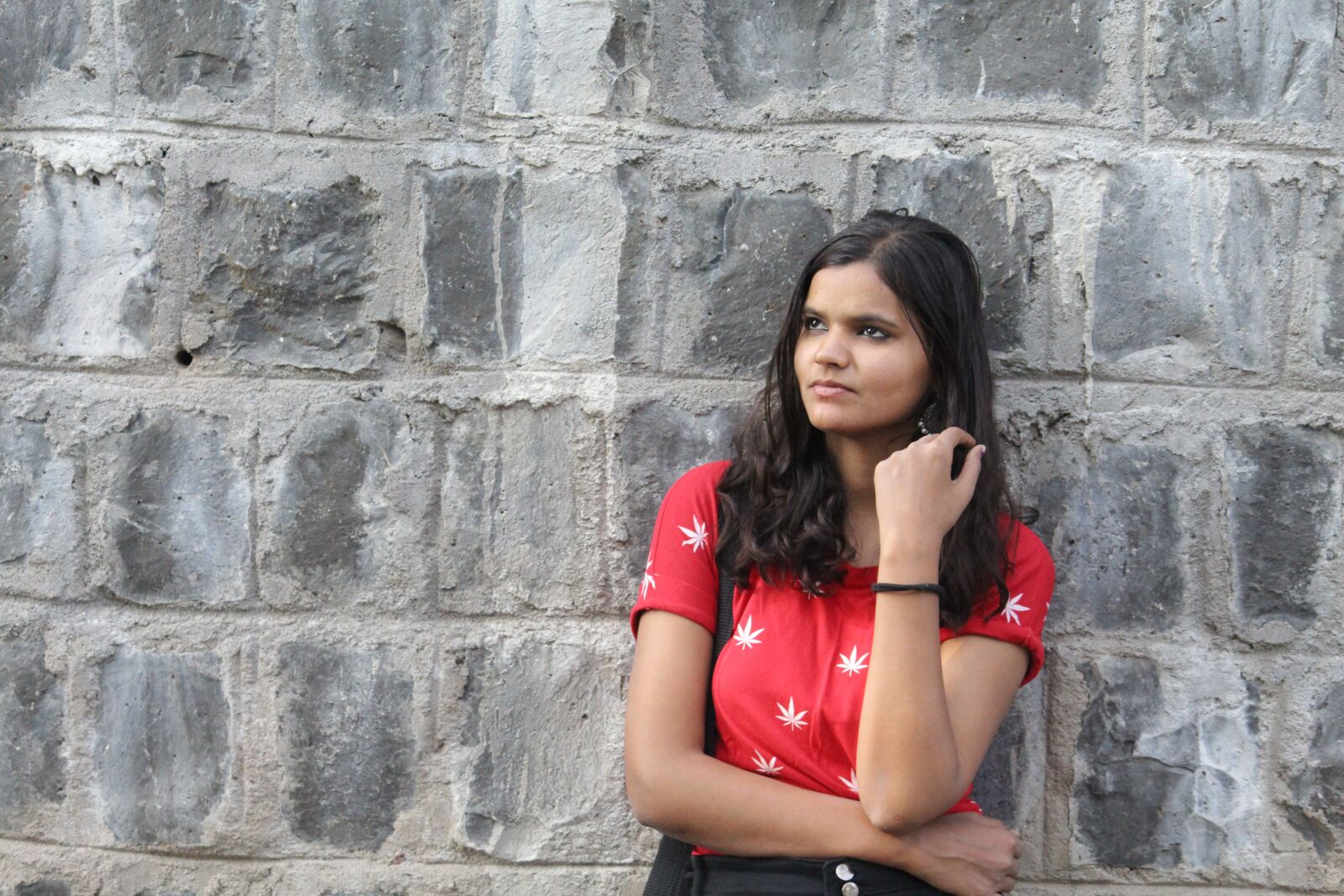 Canon EOS 700D (EOS Rebel T5i / EOS Kiss X7i) sample photo. Girl, alone, thinking photography