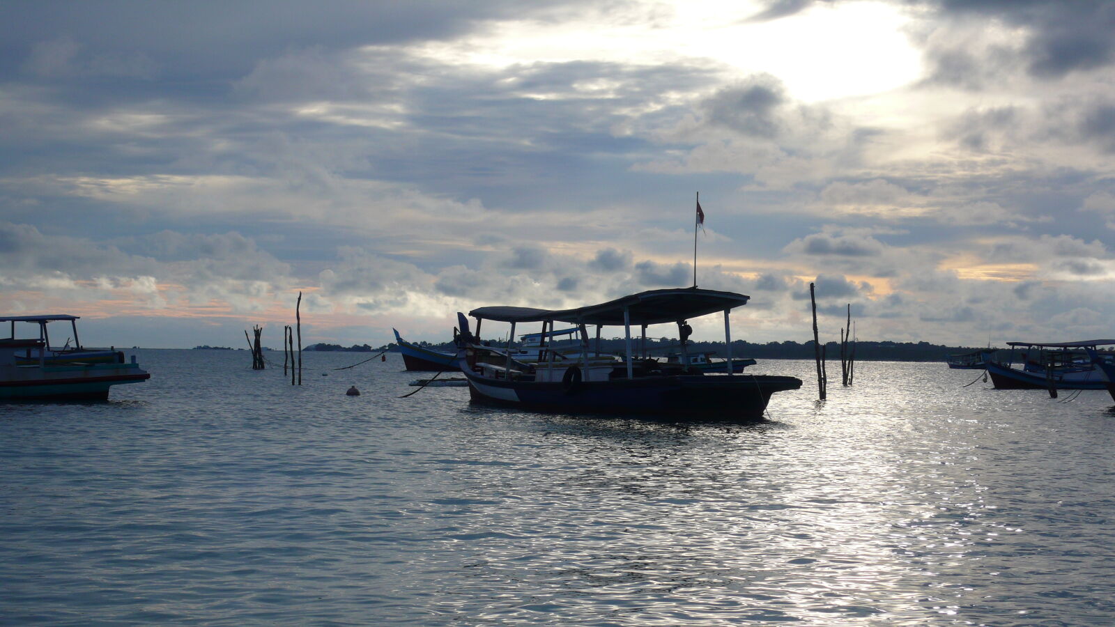 Panasonic DMC-LX2 sample photo. Belitung, boat, dawn, fishing photography