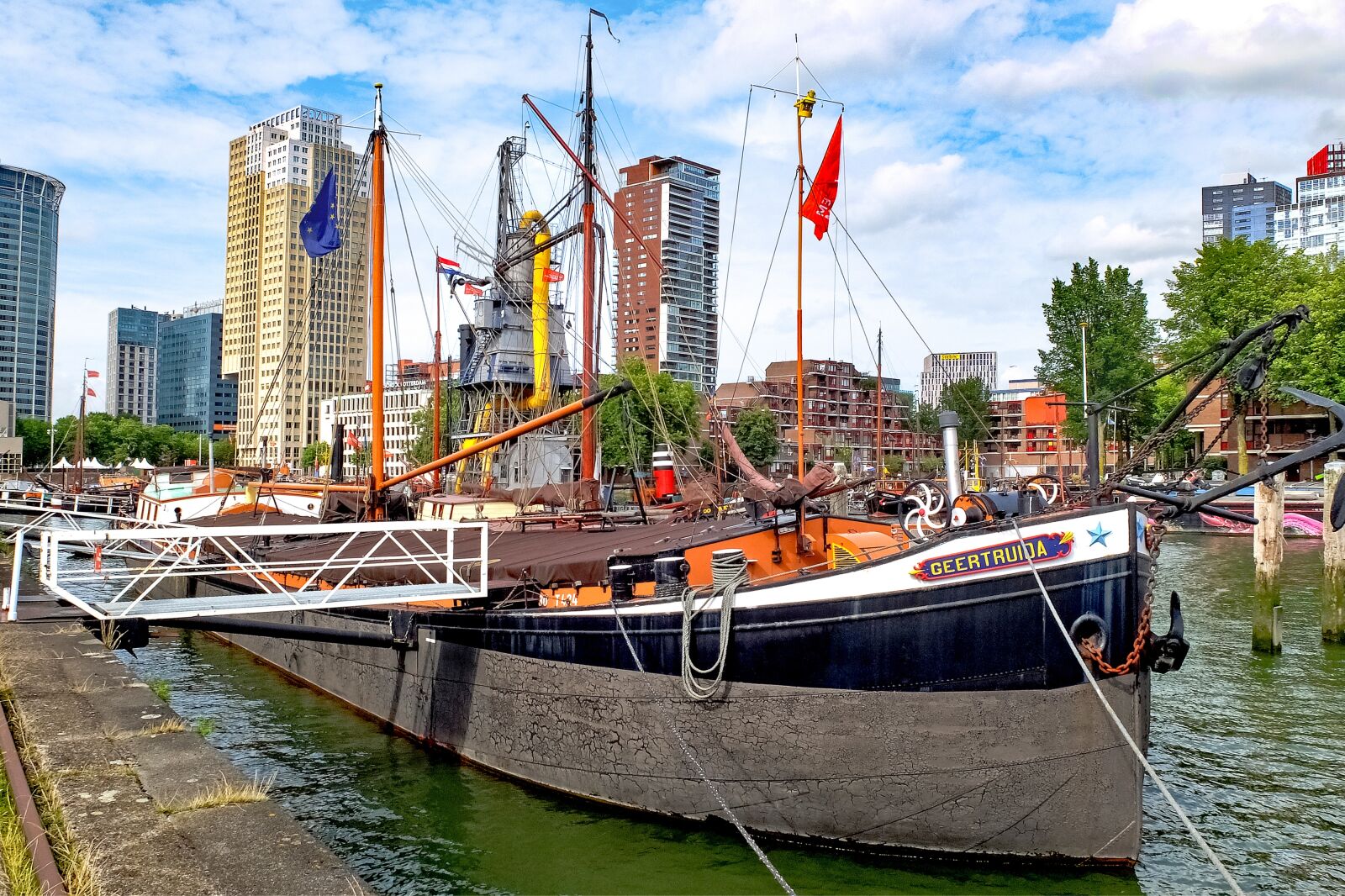 Fujifilm X30 sample photo. Barge, houseboat, boat photography