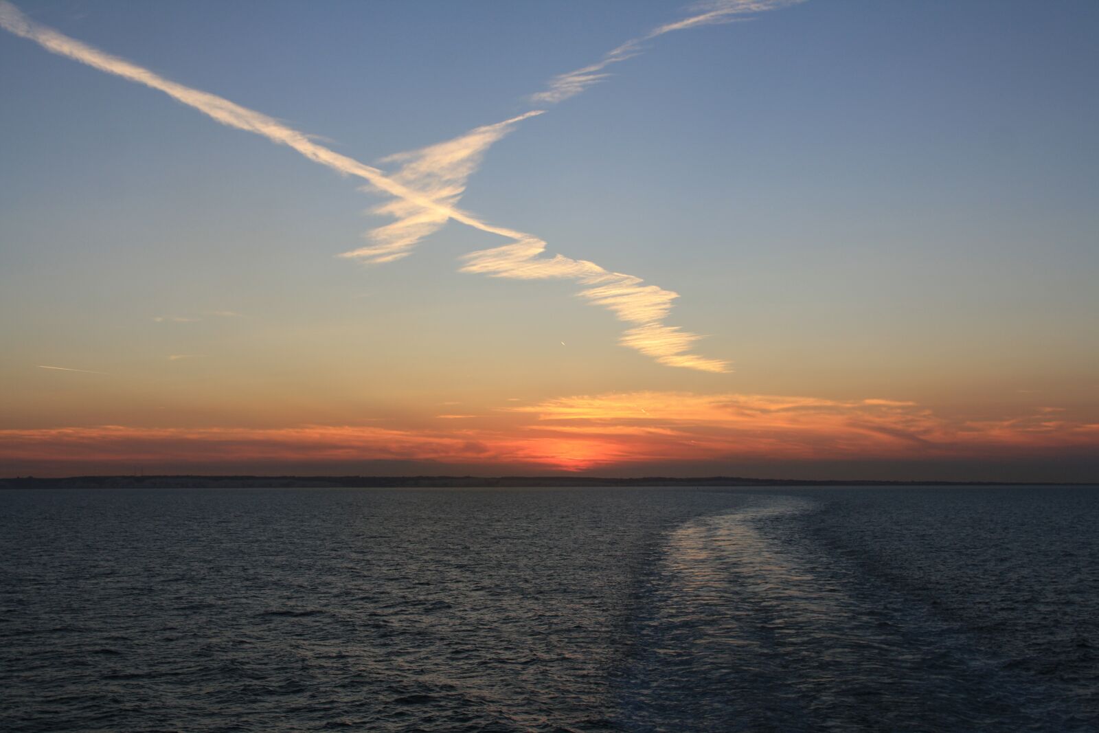 Canon EOS 1000D (EOS Digital Rebel XS / EOS Kiss F) sample photo. Sunset, golden hour, abendstimmung photography
