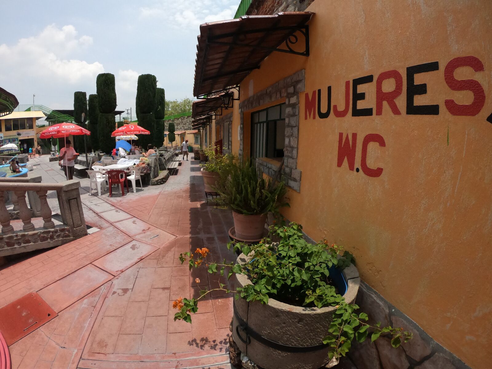 GoPro Hero7 Black sample photo. Baños, de, mujeres photography