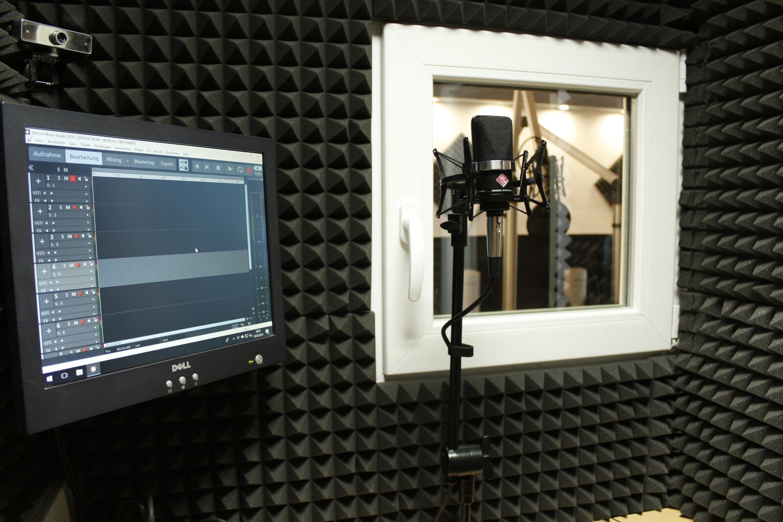 Canon EOS 650D (EOS Rebel T4i / EOS Kiss X6i) sample photo. Microphone, recording, talk photography