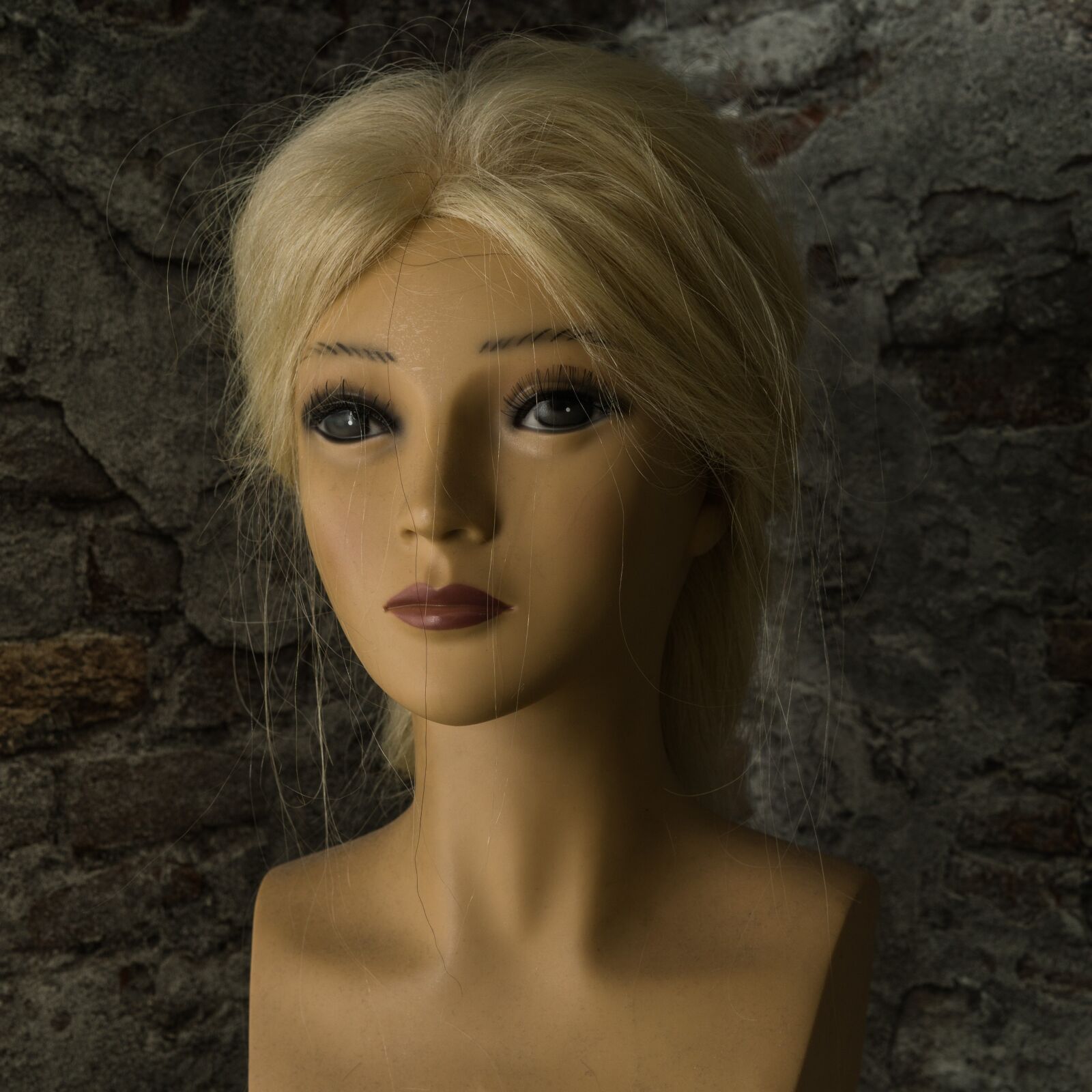 30mm F1.4 DC DN | Contemporary 016 sample photo. Doll, blond, hairstyle photography