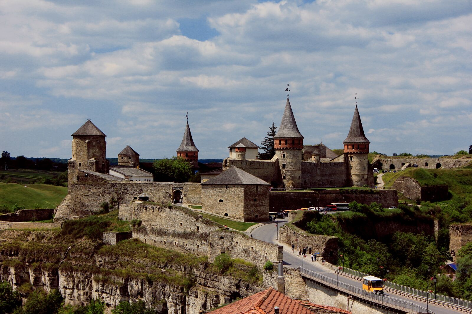Canon EOS 550D (EOS Rebel T2i / EOS Kiss X4) sample photo. Castle, nature, greens photography