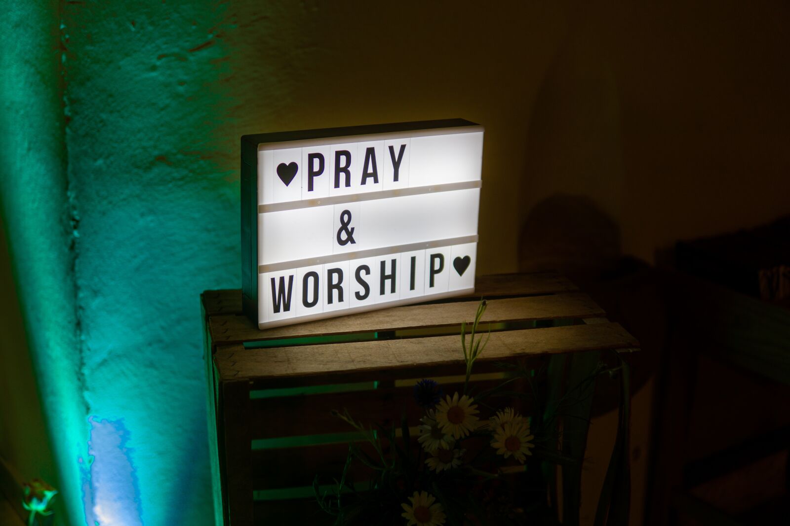 30mm F1.4 DC DN | Contemporary 016 sample photo. Pray, worship, prayer photography