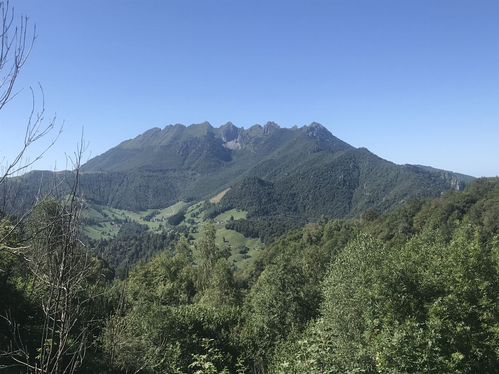 iPhone 7 back camera 3.99mm f/1.8 sample photo. Mountain, resegone, nature photography