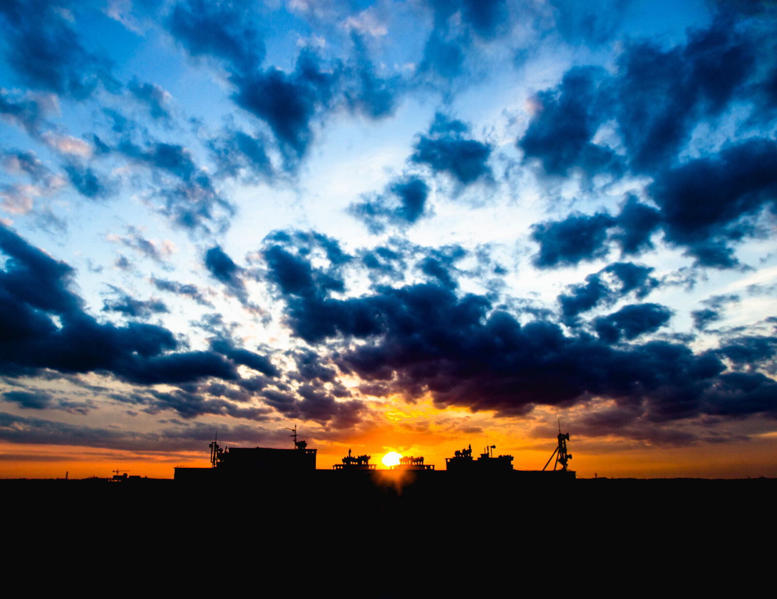 Canon EOS 600D (Rebel EOS T3i / EOS Kiss X5) sample photo. Clouds, cloudy, sun, sunset photography