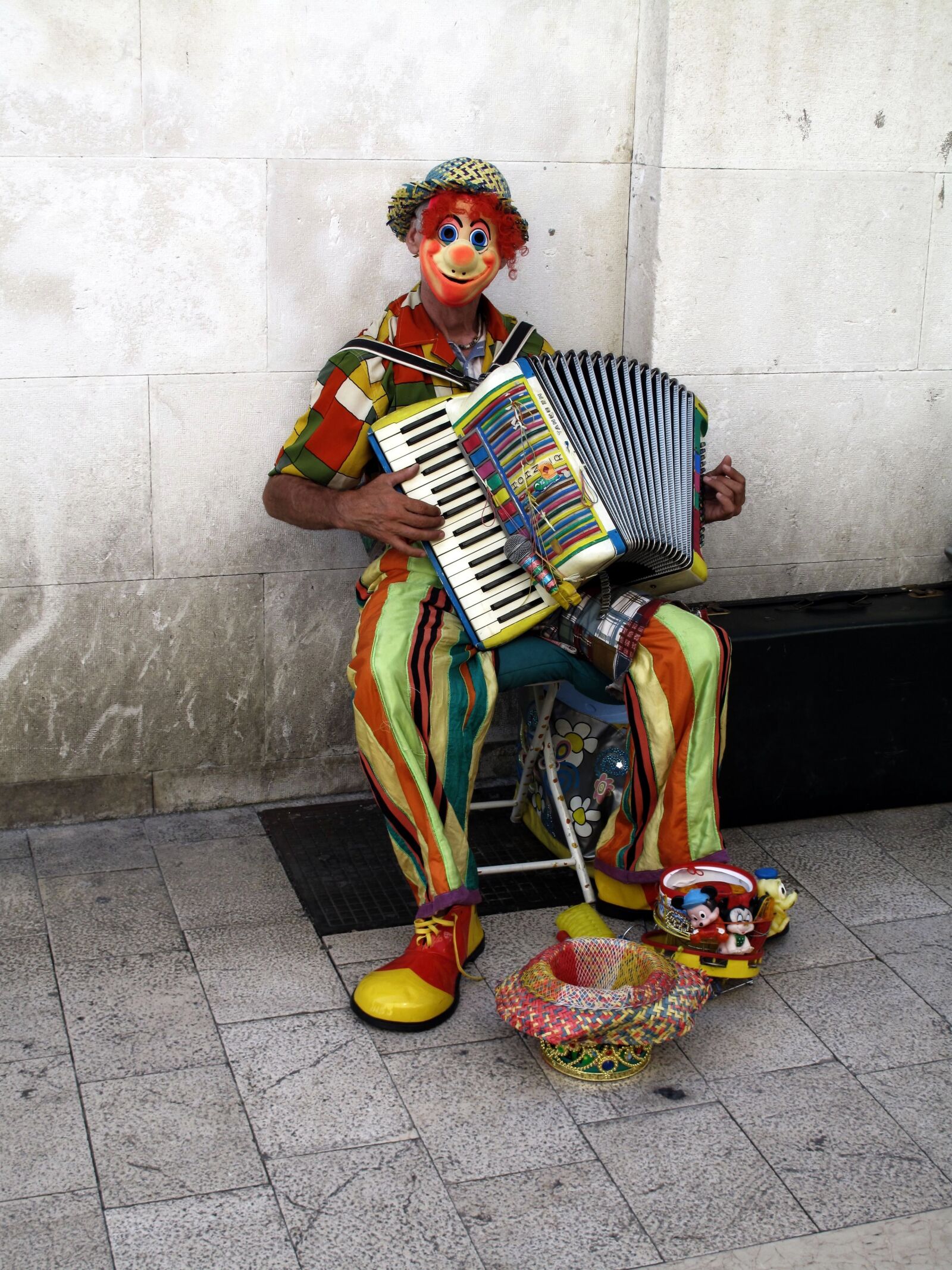 Canon PowerShot G10 sample photo. Street musician, clown, accordion photography