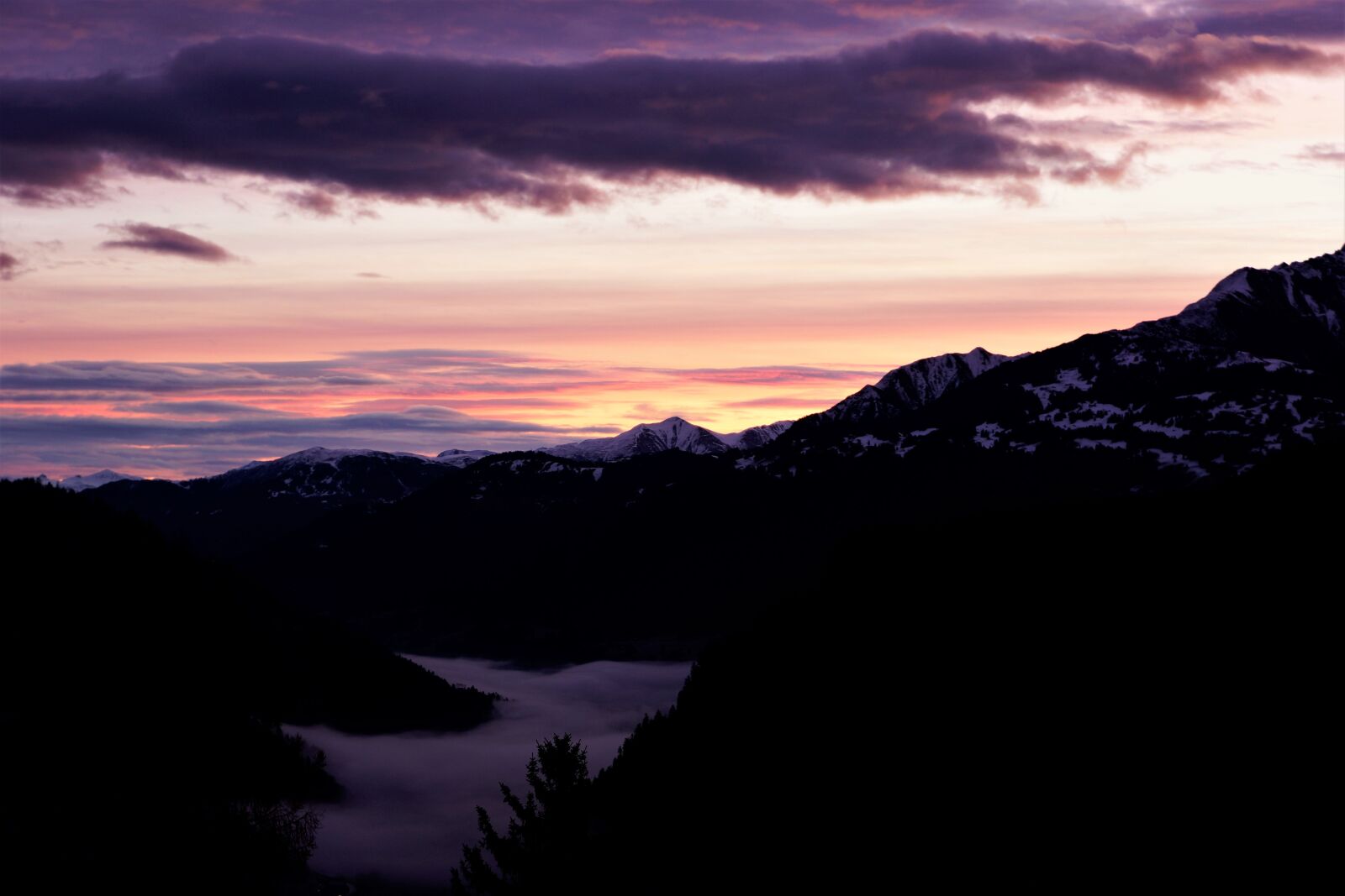 Sony Alpha NEX-7 sample photo. Sunrise, mountains, fog photography