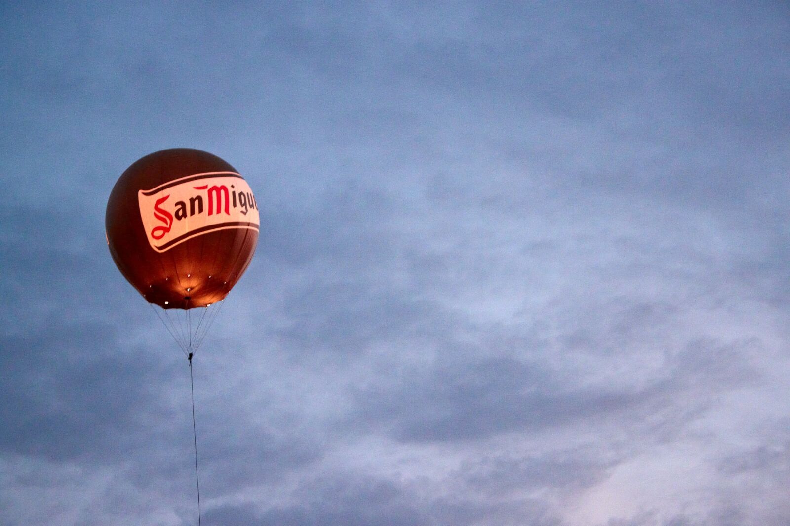 Canon EOS 500D (EOS Rebel T1i / EOS Kiss X3) sample photo. Balloon, sky, flying photography