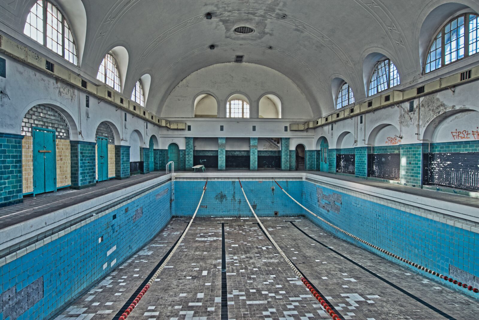 Nikon D7200 sample photo. Lost places, swimming pool photography