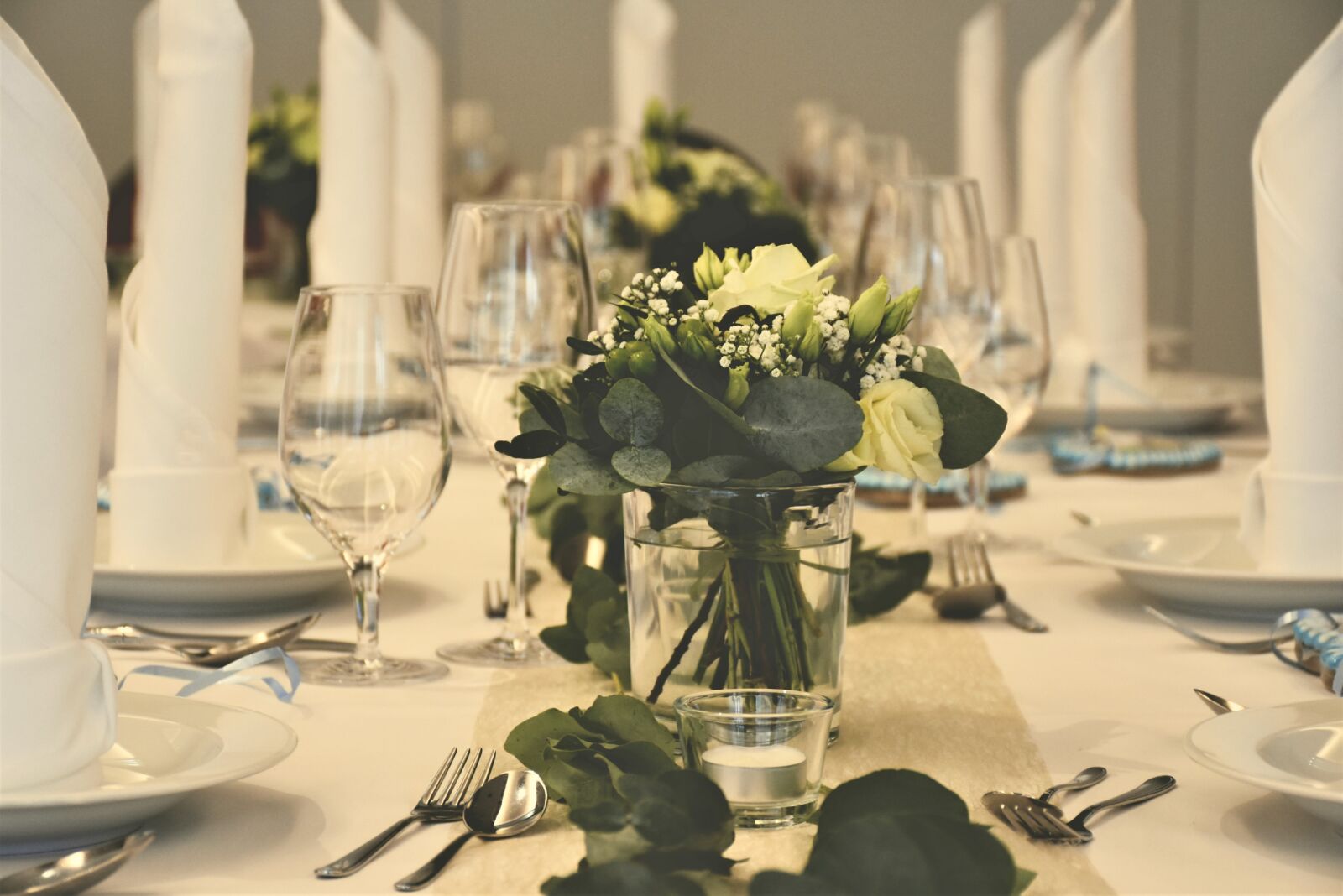 Nikon D7200 sample photo. Table, gedeckter table, flowers photography