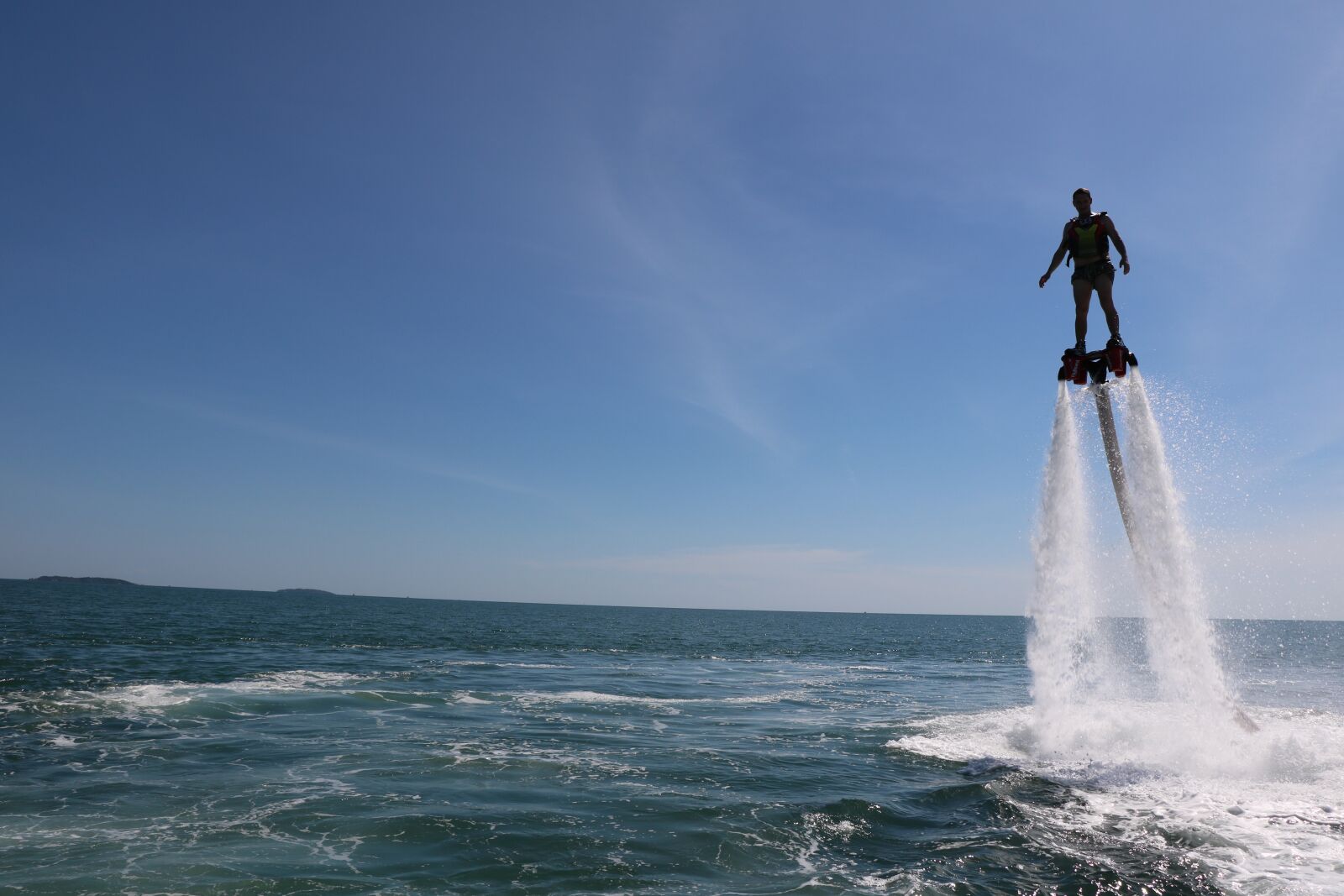 Canon EOS 750D (EOS Rebel T6i / EOS Kiss X8i) sample photo. Flyboard, watersports, jetpack photography