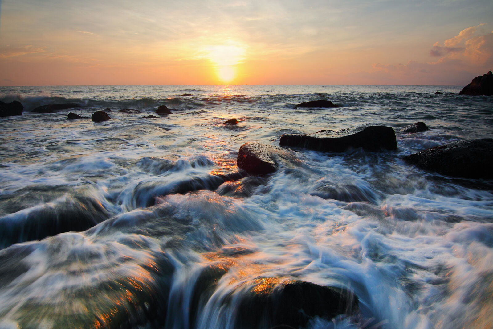 Canon EOS 50D sample photo. Beach, clouds, coast, dawn photography