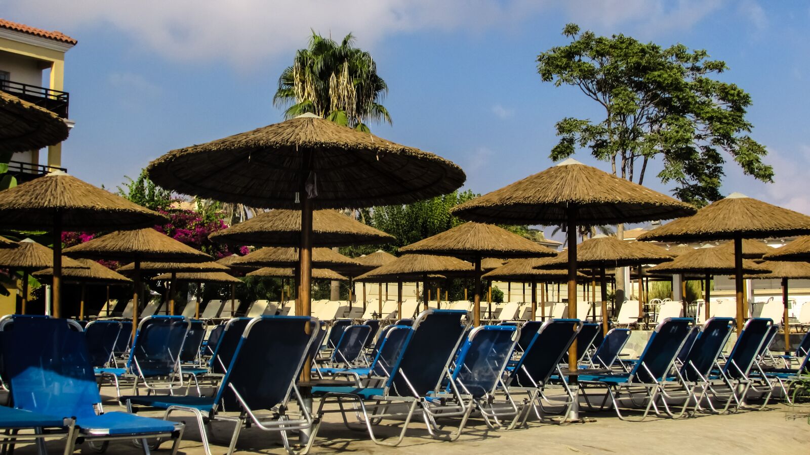 Canon PowerShot SX400 IS sample photo. Hotel, resort, summer photography