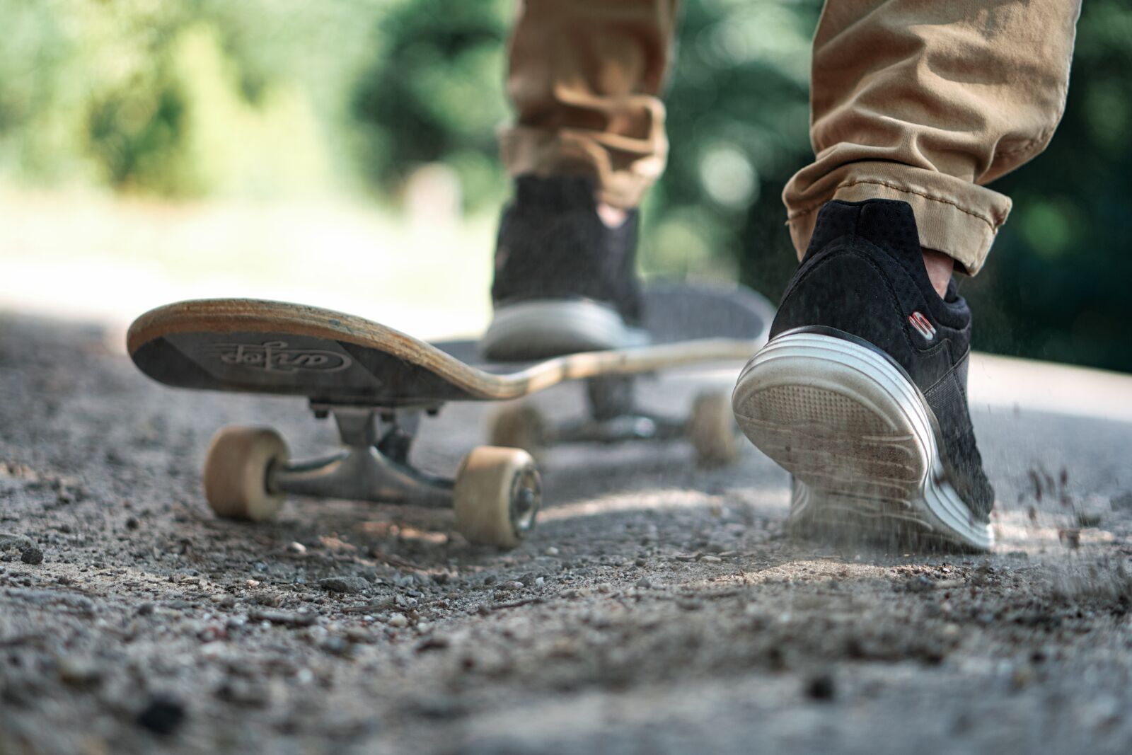 Sony a6400 sample photo. Skateboard, shoes, active photography