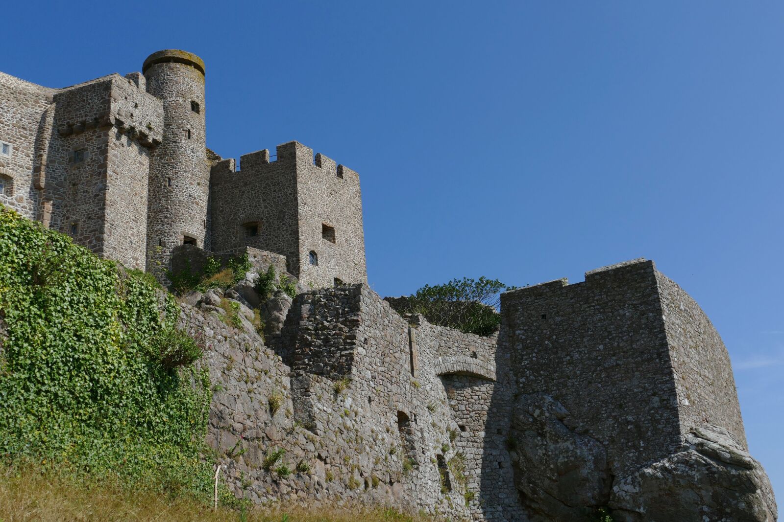 Panasonic Lumix DMC-FZ1000 sample photo. Jersey, castle, orgueil photography