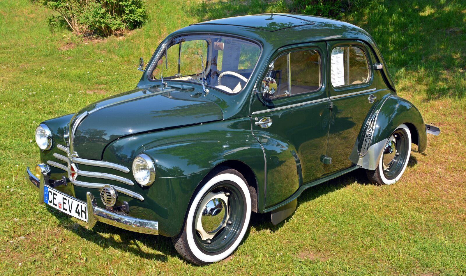 Nikon D5200 sample photo. Oldtimer, renault, renault 4 photography