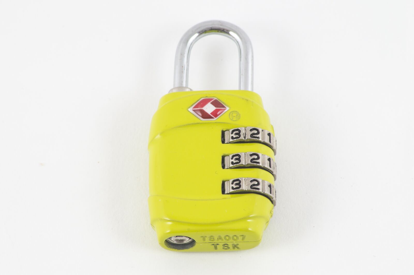 Sony SLT-A58 sample photo. Padlock, yellow, lock photography