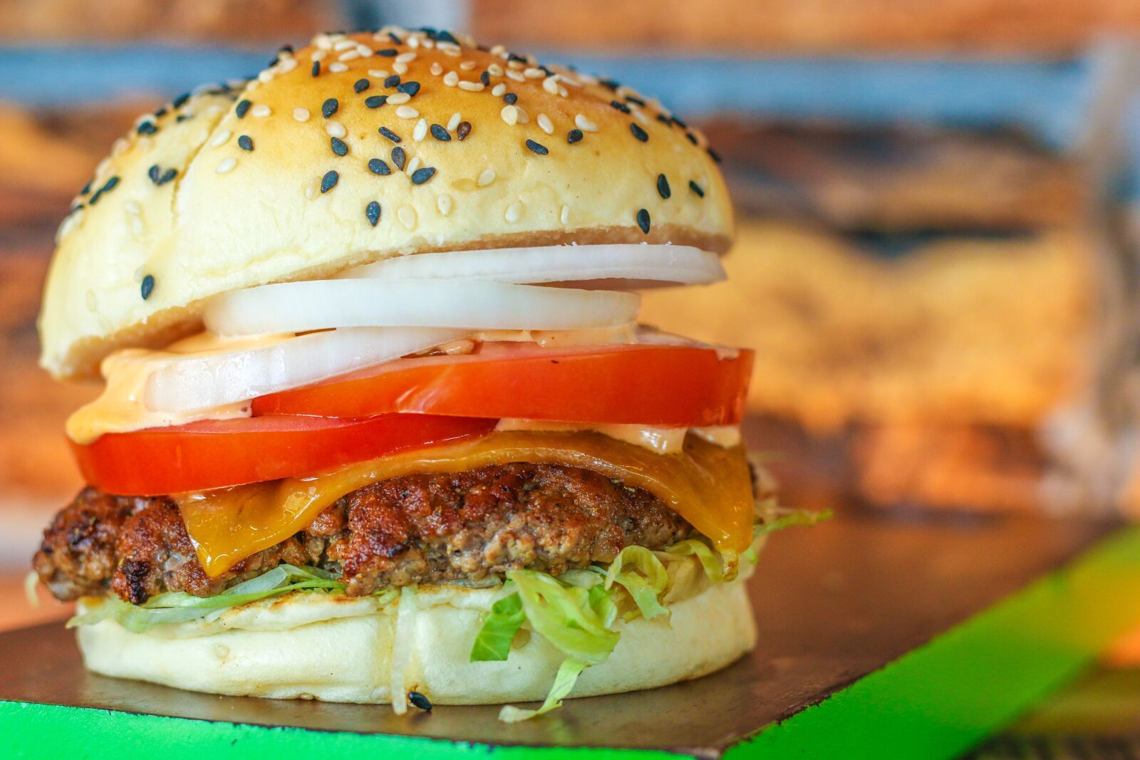 Canon EOS 70D + Canon EF 50mm F1.8 II sample photo. Classic burger, lunch, break photography