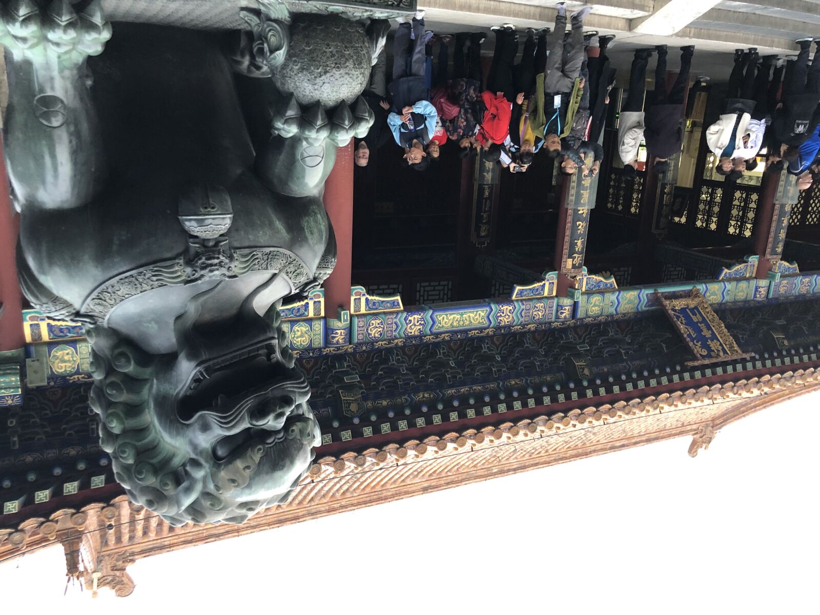 iPhone X back dual camera 4mm f/1.8 sample photo. Bronze, china, chinese, crowd photography