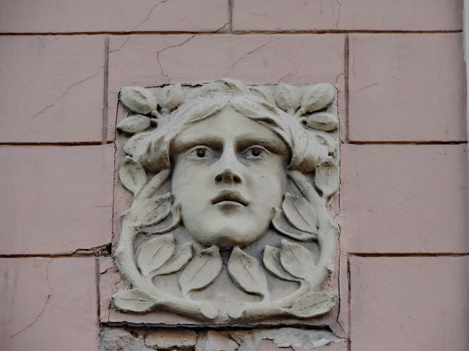 Nikon Coolpix P520 sample photo. Art, architecture, sculpture, old photography