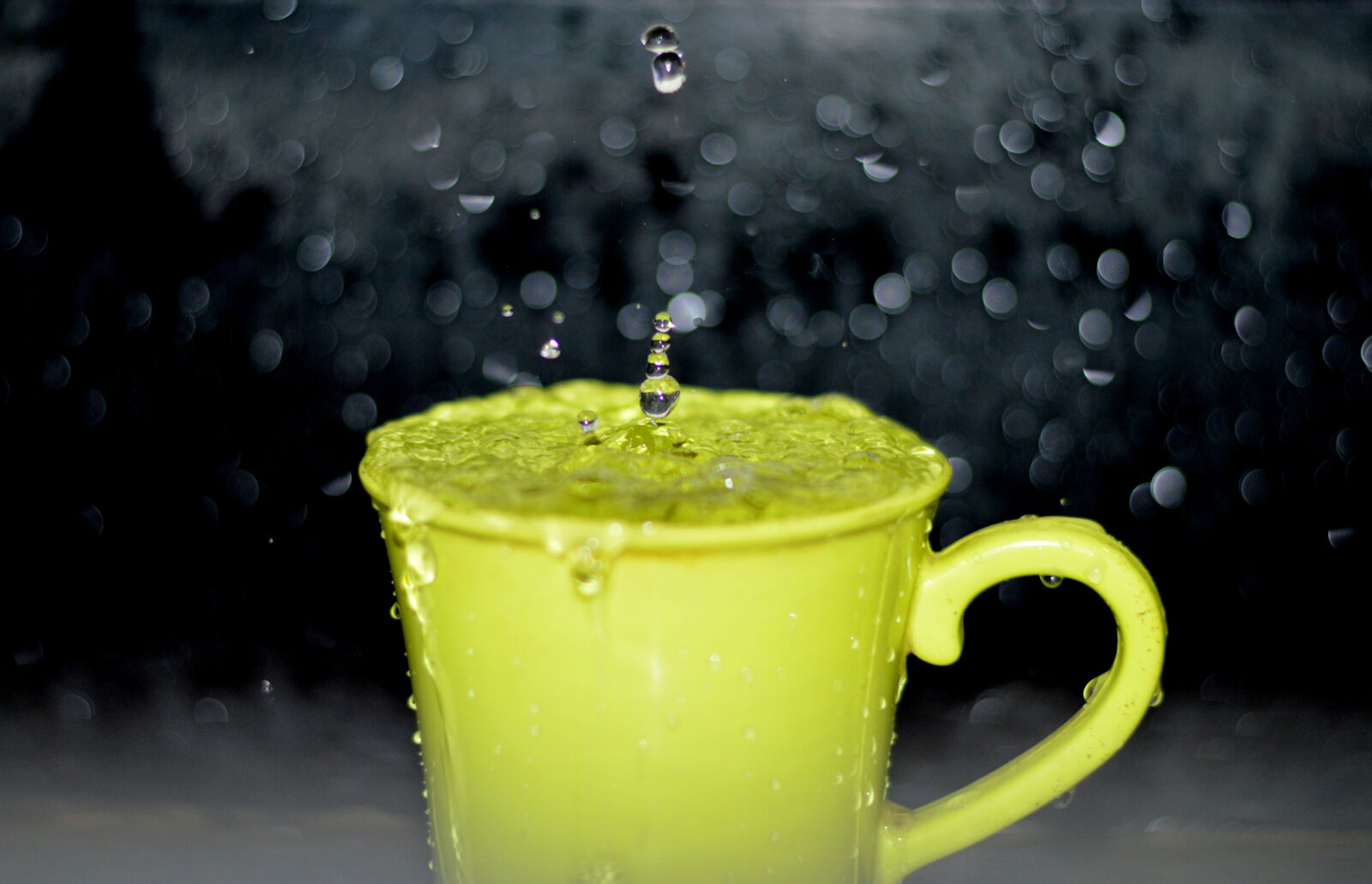 Nikon D3200 + Nikon AF-S Nikkor 50mm F1.8G sample photo. Yellow, ceramic, mug, with photography