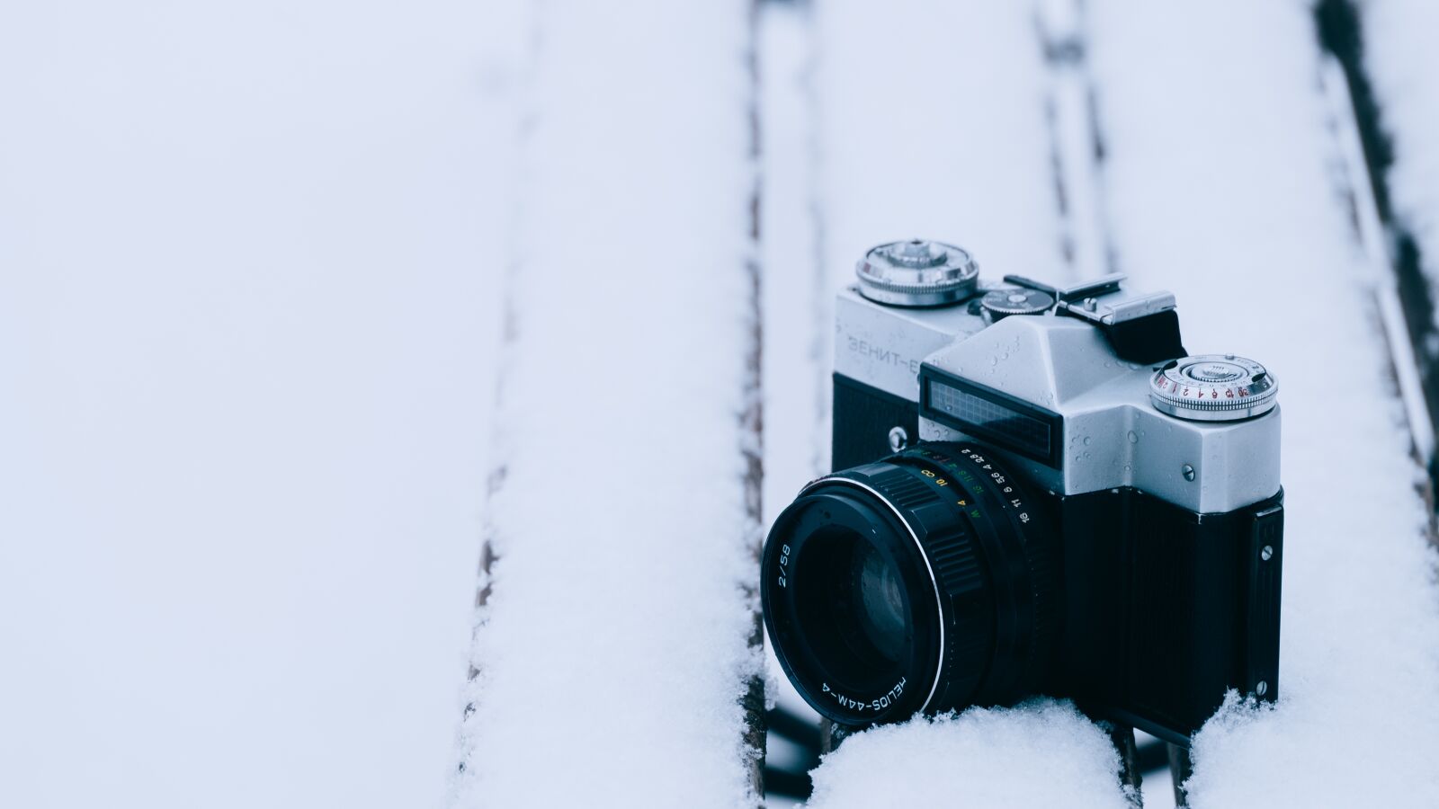 Fujifilm X-A2 sample photo. Camera, cold, lens photography