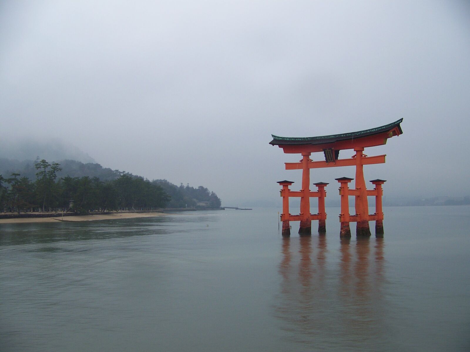 Kodak Z712 IS ZOOM DIGITAL CAMERA sample photo. Torii gate, floating gate photography