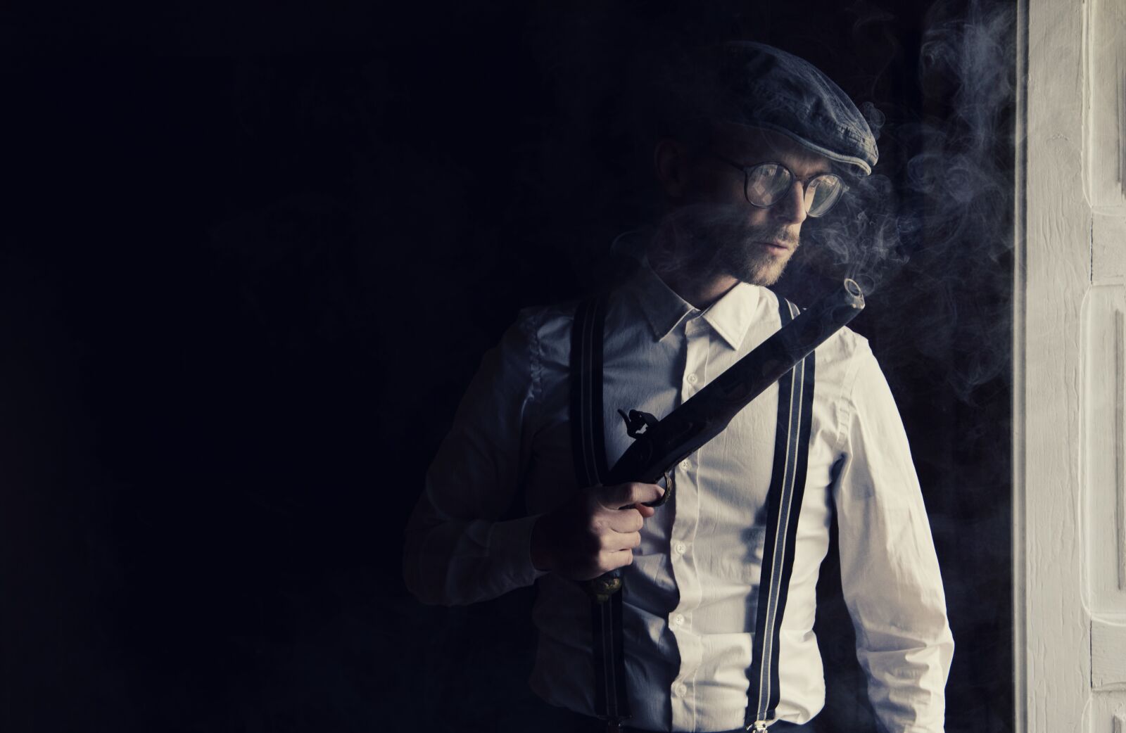 Canon EF 24-105mm F3.5-5.6 IS STM sample photo. Gun, gangster, mafia photography