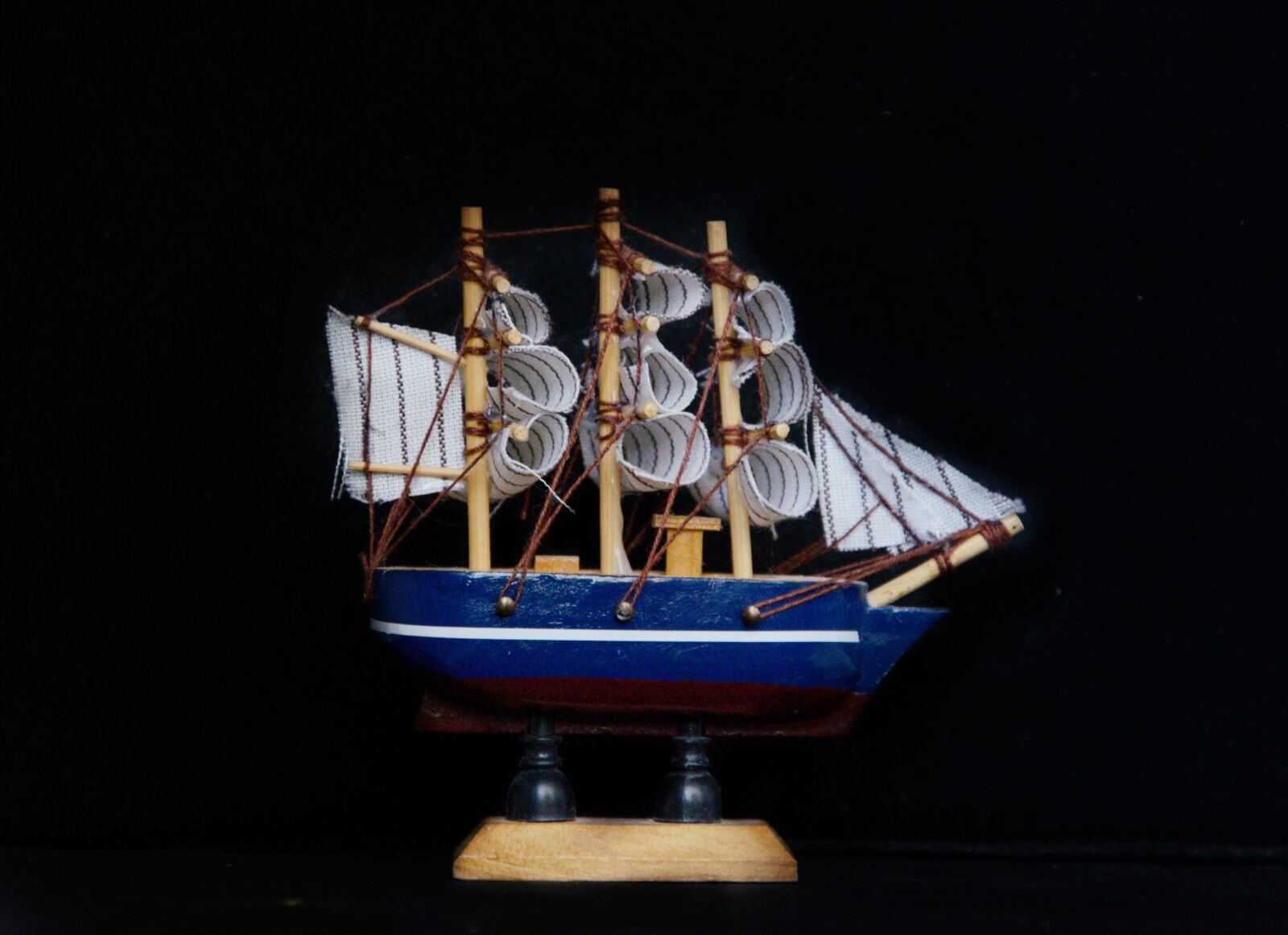 Nikon D5100 sample photo. Boat, black background, black photography