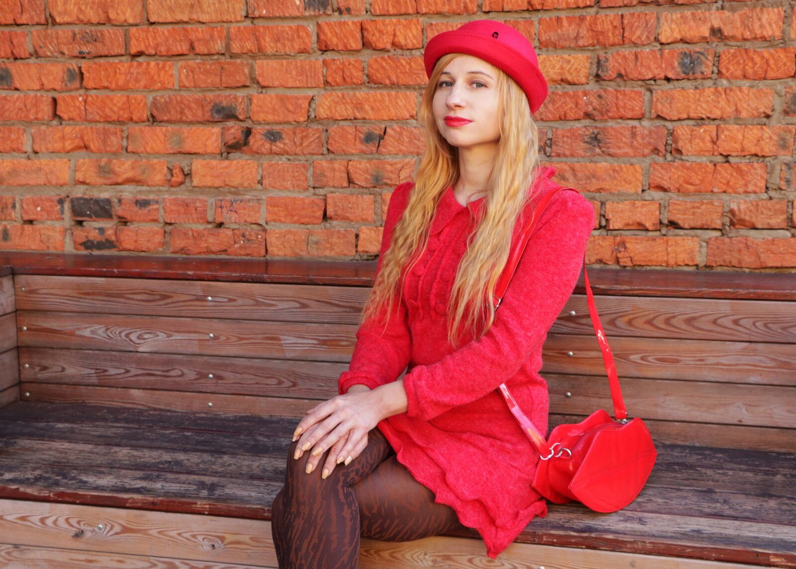 Canon EOS 750D (EOS Rebel T6i / EOS Kiss X8i) sample photo. The woman in red photography