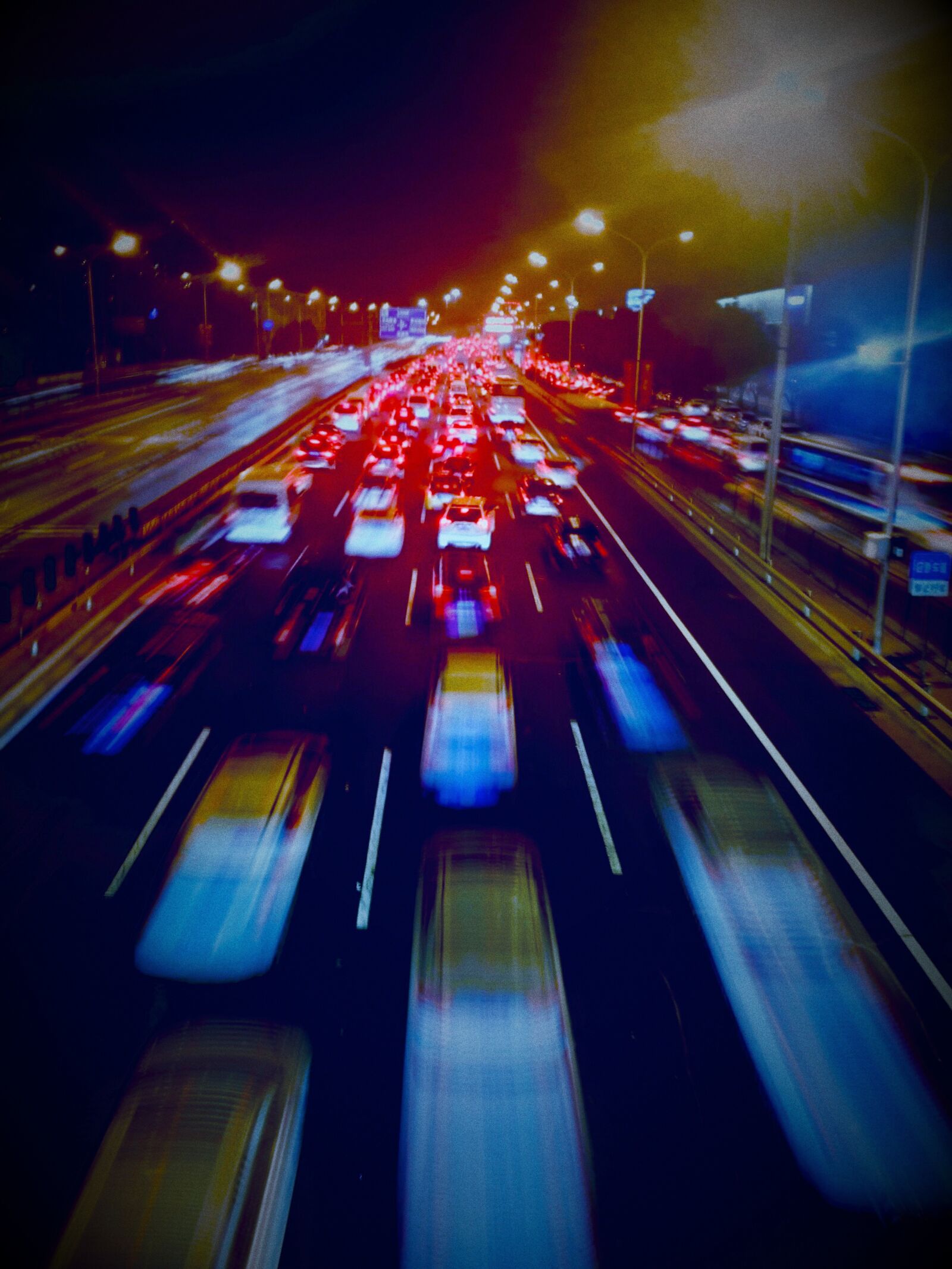iPhone XS Max back dual camera 4.25mm f/1.8 sample photo. Road, car, night photography