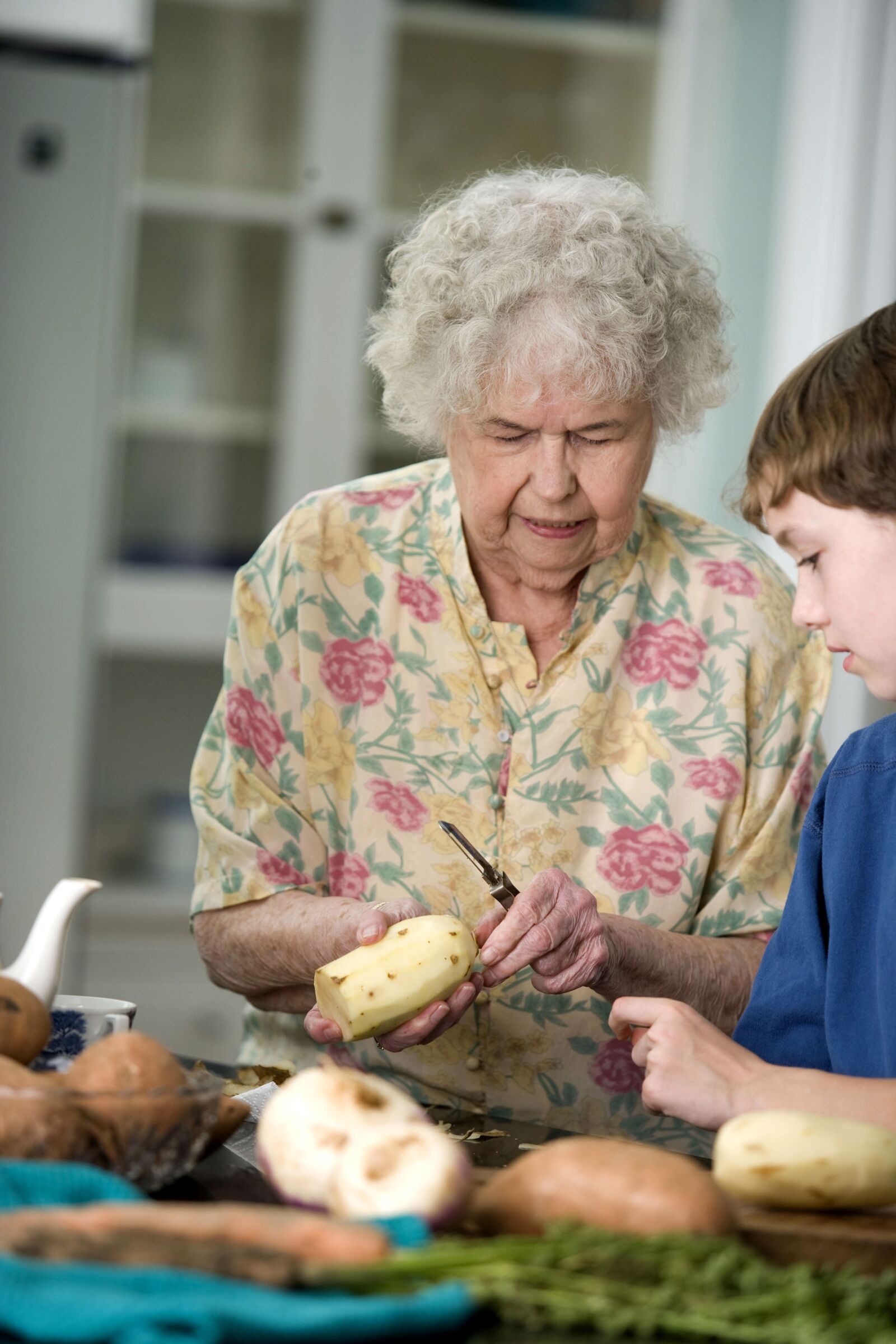 Canon EOS-1Ds Mark II sample photo. Elderly, woman, teaching, grandson photography