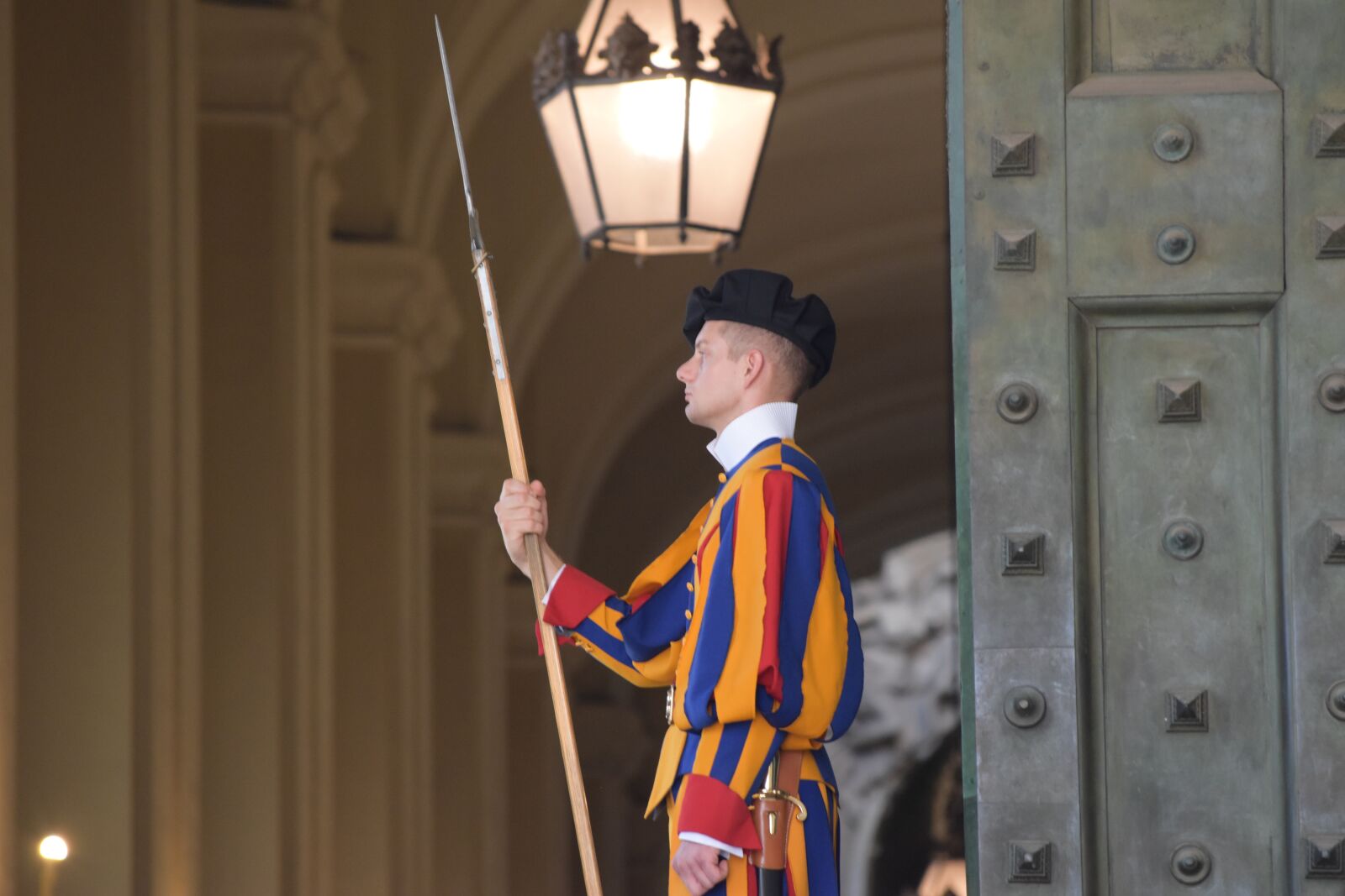 Nikon D5500 sample photo. Rome, vatican, guard photography
