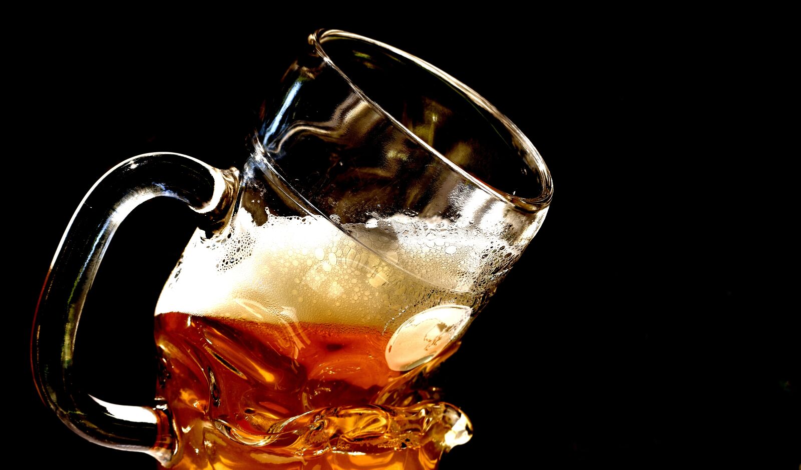 Nikon D7200 sample photo. Beer, beer glass, deformed photography