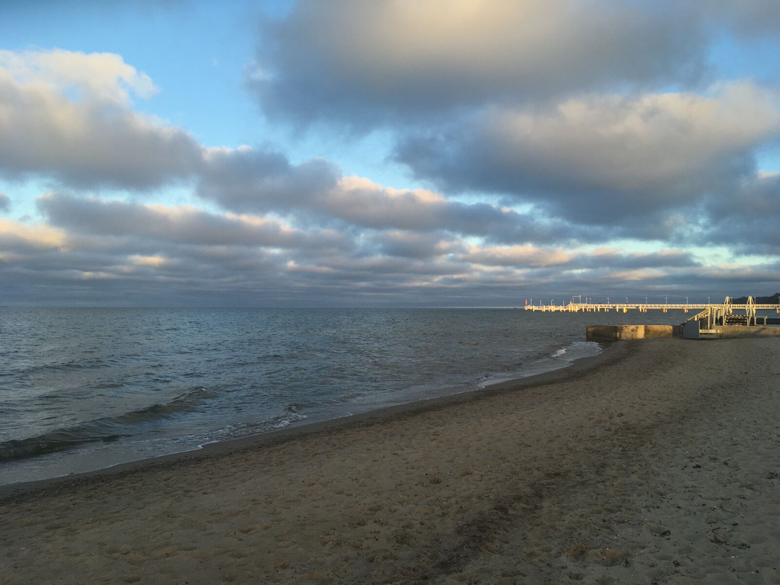 Apple iPhone SE sample photo. Sea, beach, clouds photography
