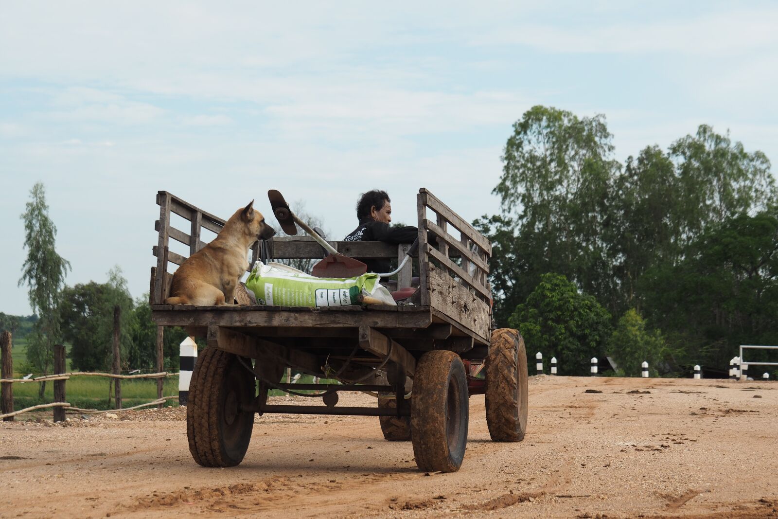Olympus PEN E-PL7 sample photo. Vehicle, farm, tractor photography
