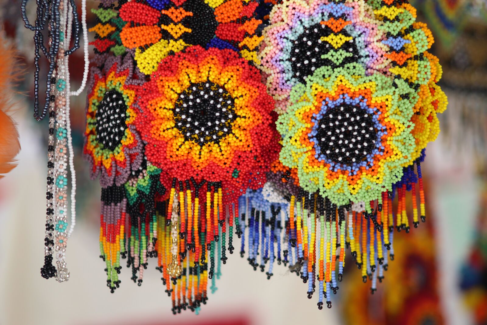 Canon EOS 1300D (EOS Rebel T6 / EOS Kiss X80) sample photo. Crafts, art, necklace photography