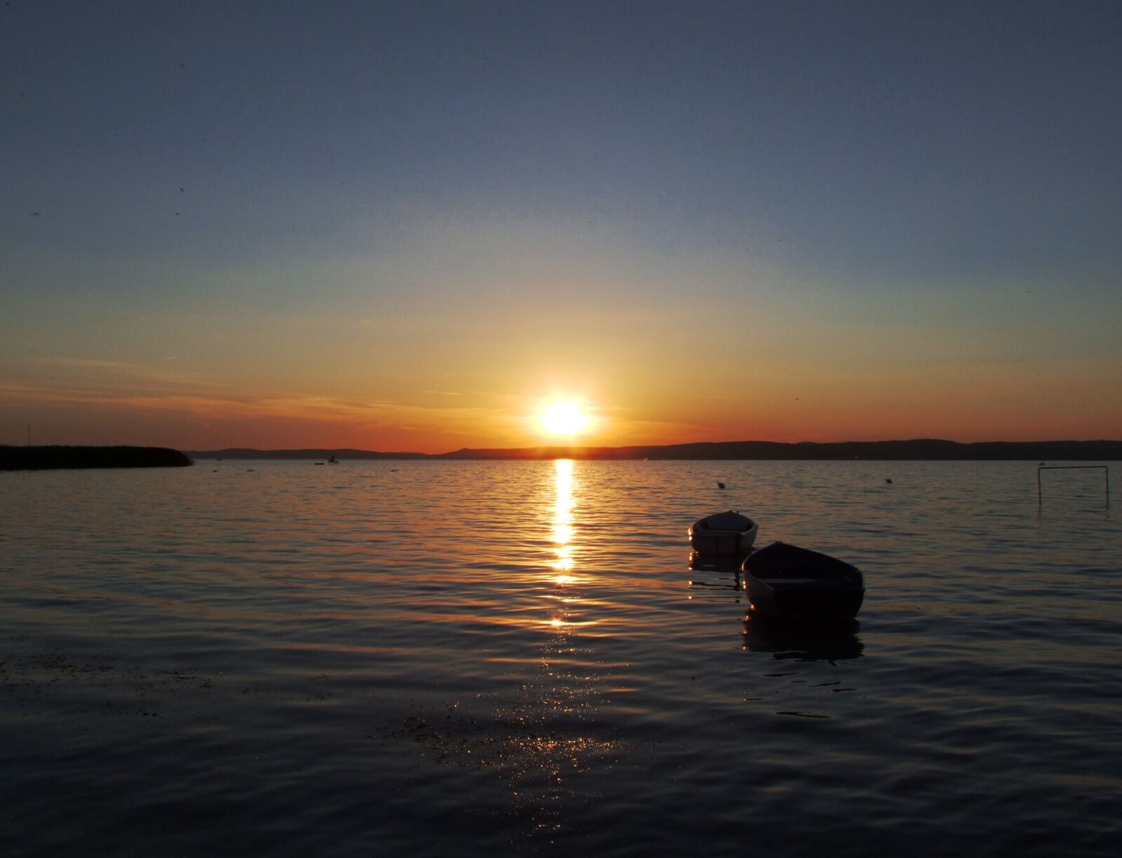 Fujifilm FinePix S100fs sample photo. Sunset, light, lake photography