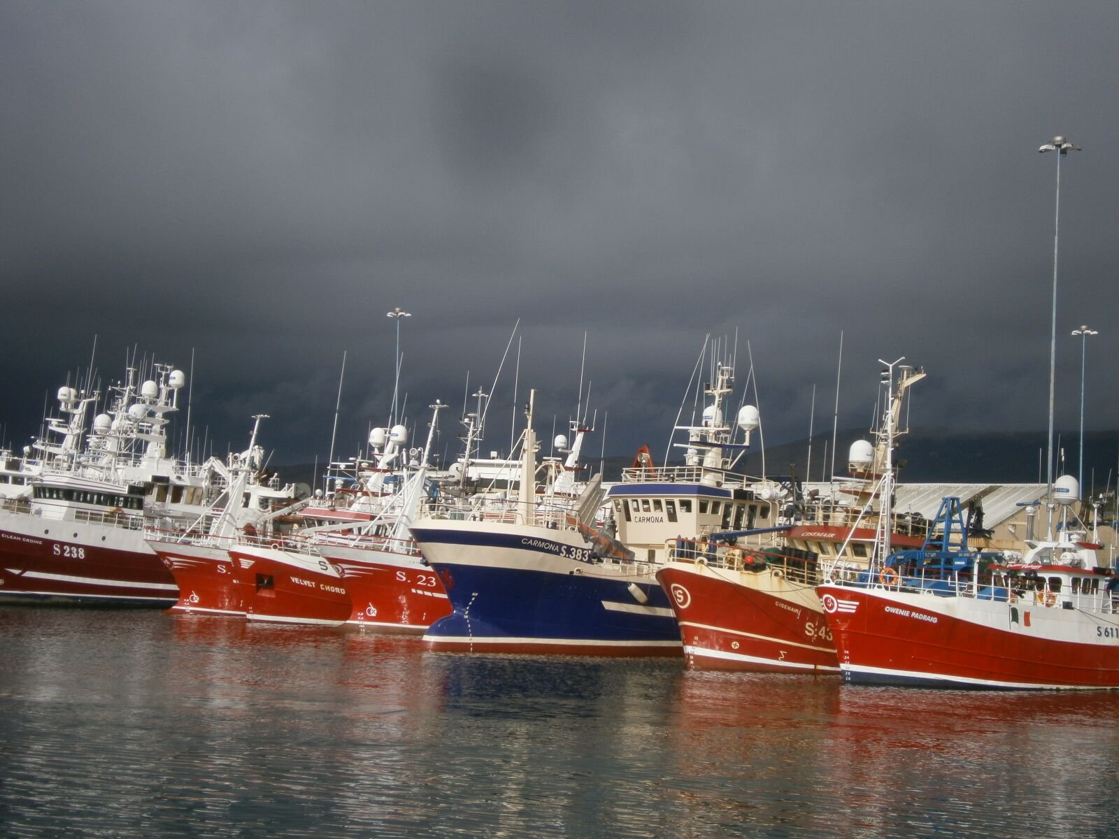 Olympus VG130,D710 sample photo. Ireland, boats, water photography