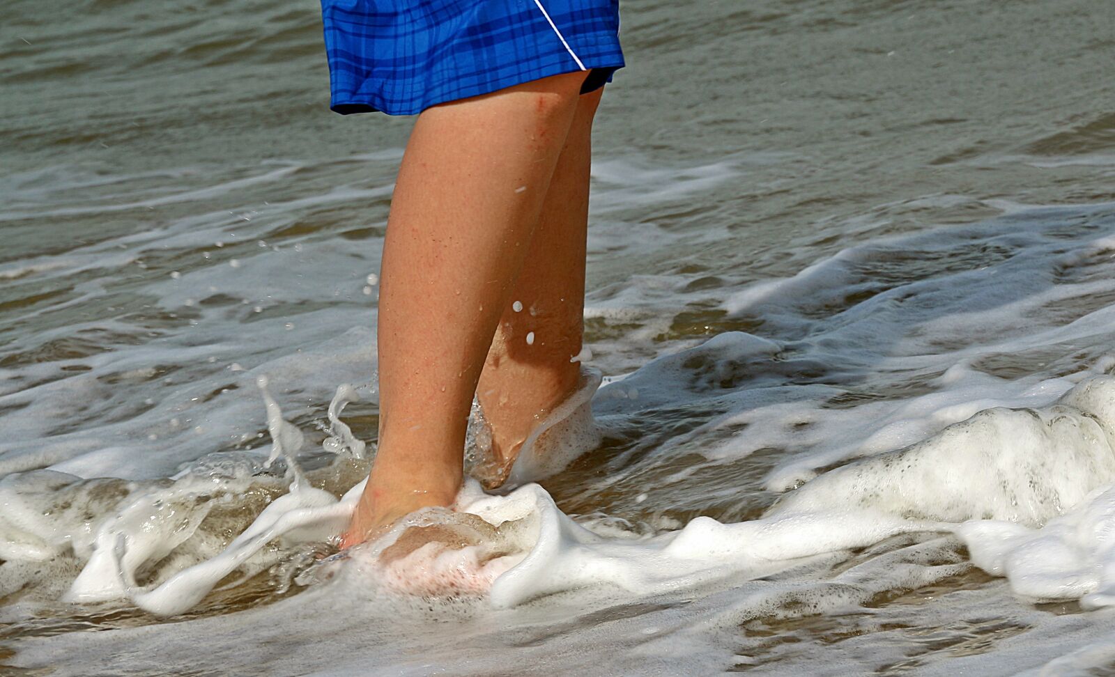 Canon EOS 650D (EOS Rebel T4i / EOS Kiss X6i) sample photo. Feet, legs, sand photography