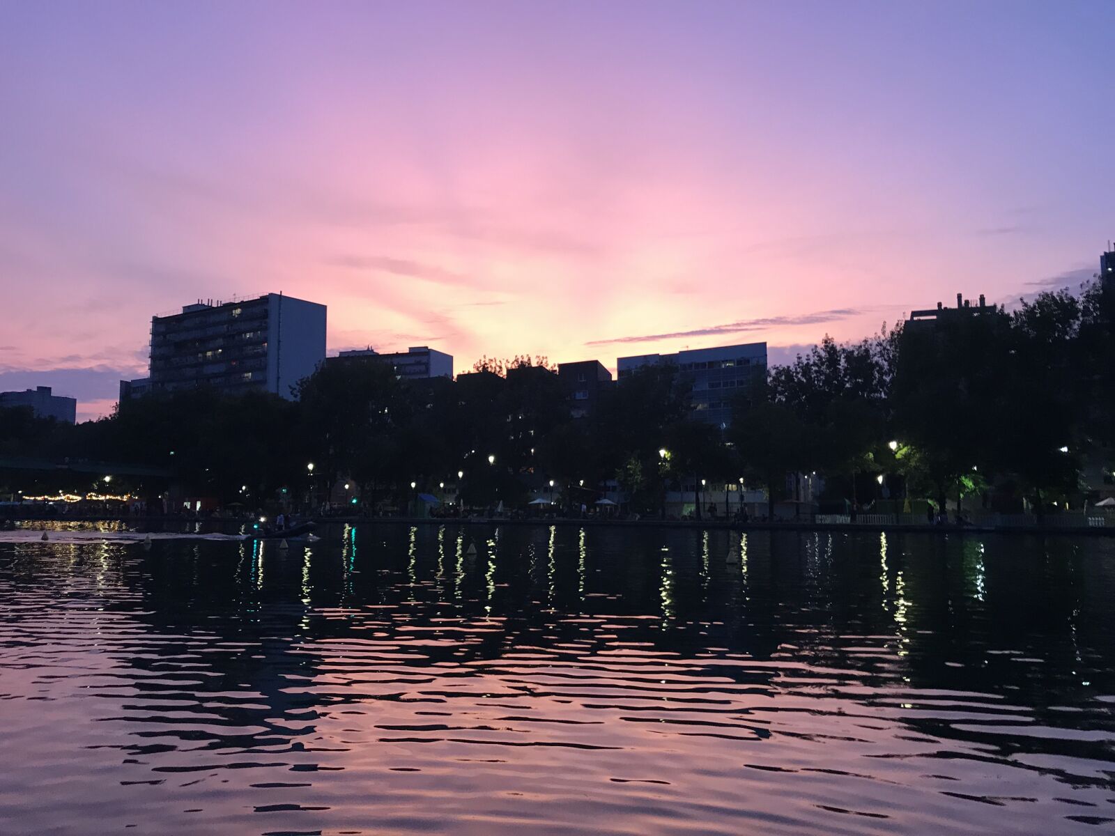 iPhone 7 back camera 3.99mm f/1.8 sample photo. Paris, sunset photography