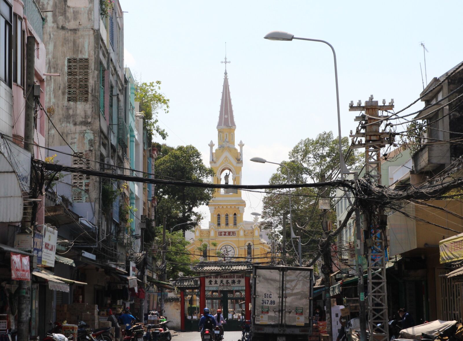 Tamron SP AF 17-50mm F2.8 XR Di II LD Aspherical (IF) sample photo. Vietnam, asia, saigon photography