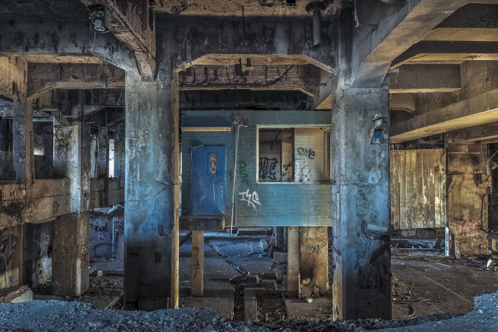 Olympus OM-D E-M10 sample photo. Lost places, hall, pforphoto photography