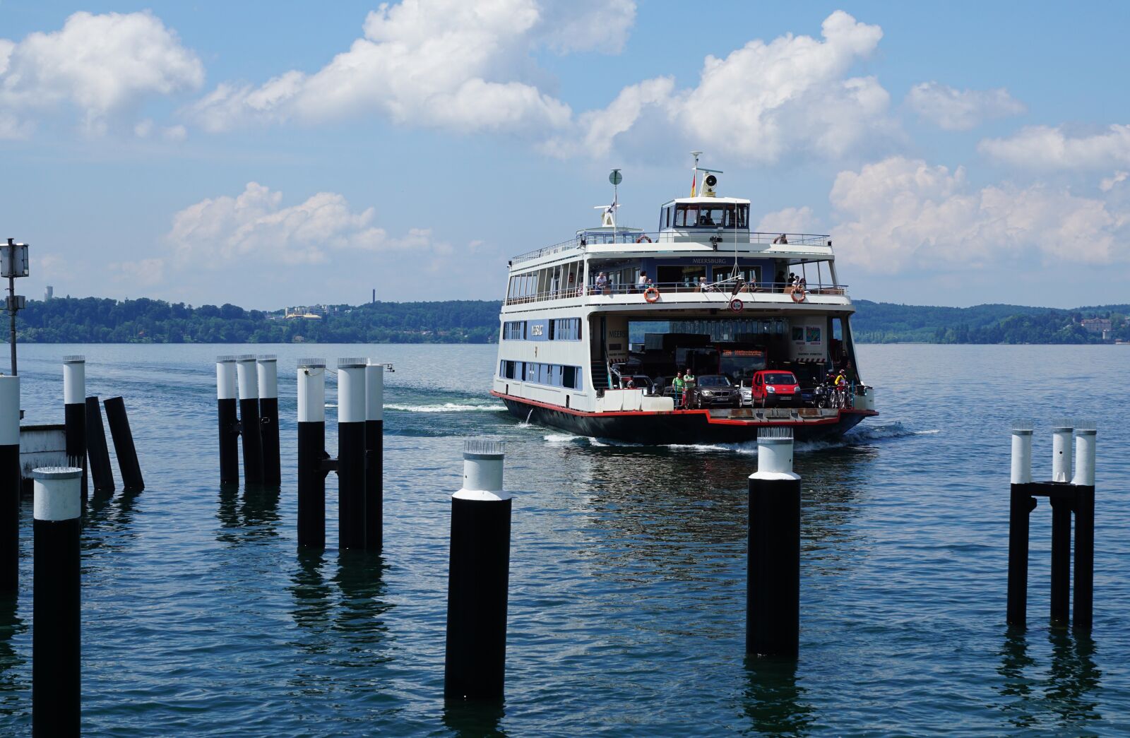 Sony ILCA-77M2 sample photo. Ferry, car ferry, port photography
