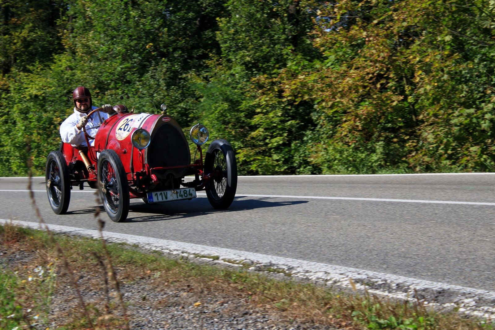 Canon EOS 1300D (EOS Rebel T6 / EOS Kiss X80) sample photo. Car, bugatti, racing car photography